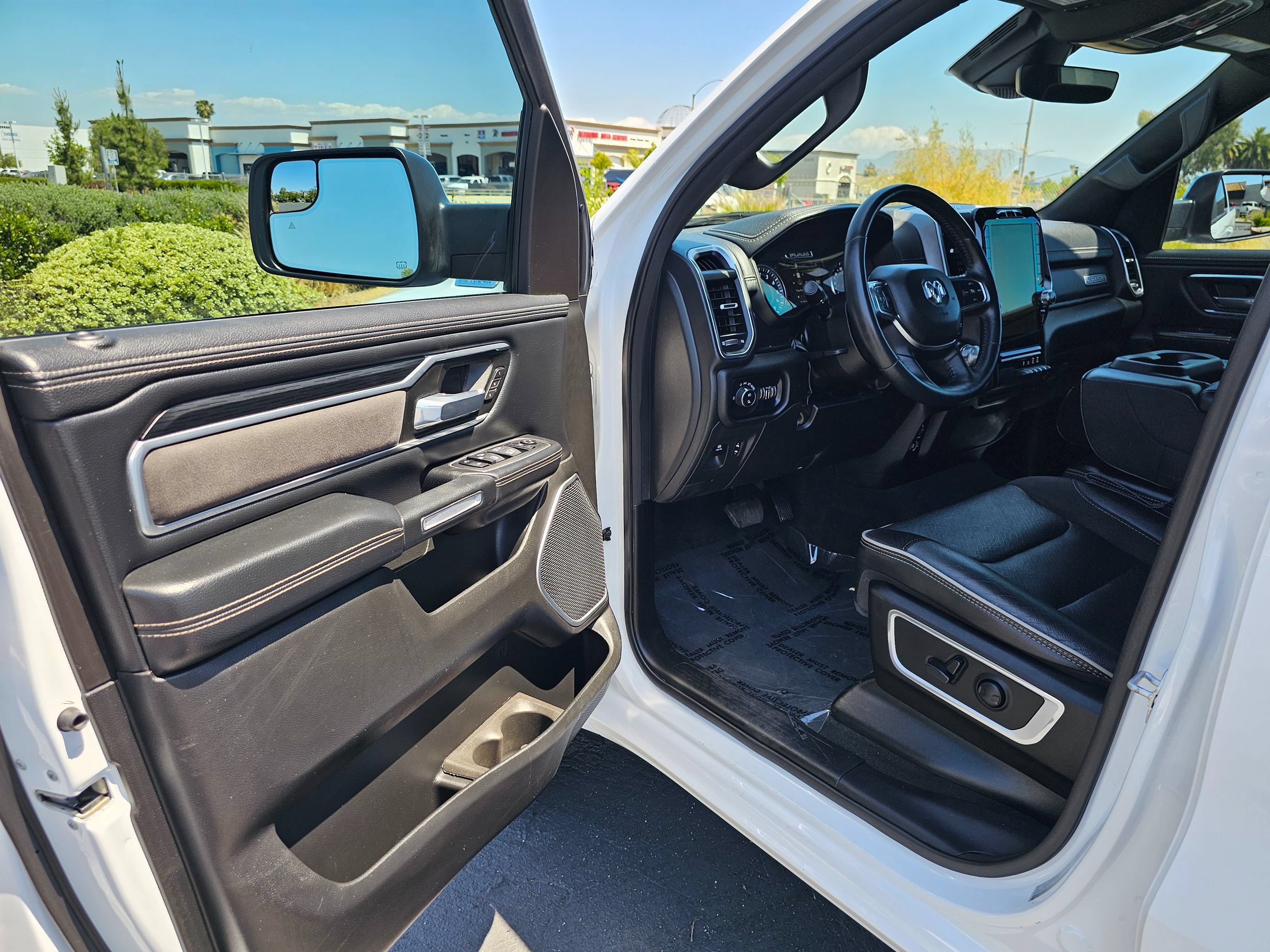 Used 2023 RAM 1500 Laramie AWD/4WD image 15