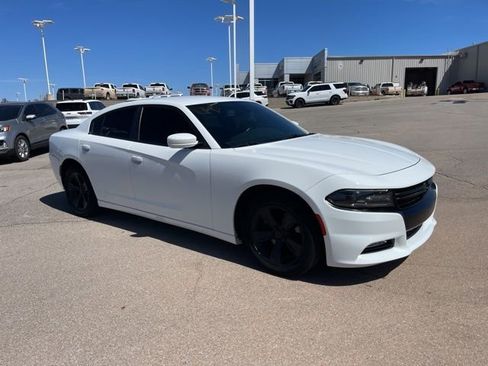 Used 2018 Dodge Charger SXT Plus image 3