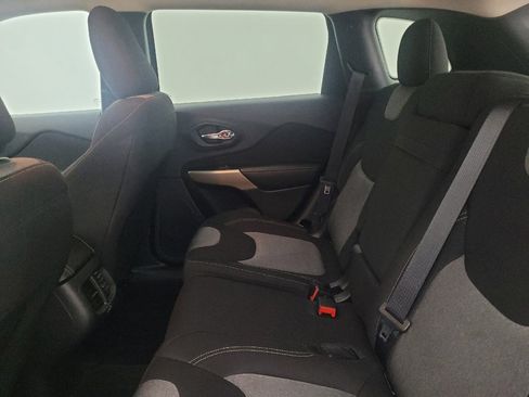 Used 2018 Jeep Cherokee Latitude image 18