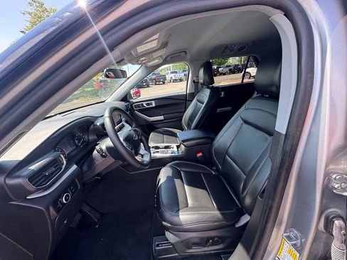 Used 2024 Ford Explorer XLT w/ Equipment Group 202A AWD/4WD image 11