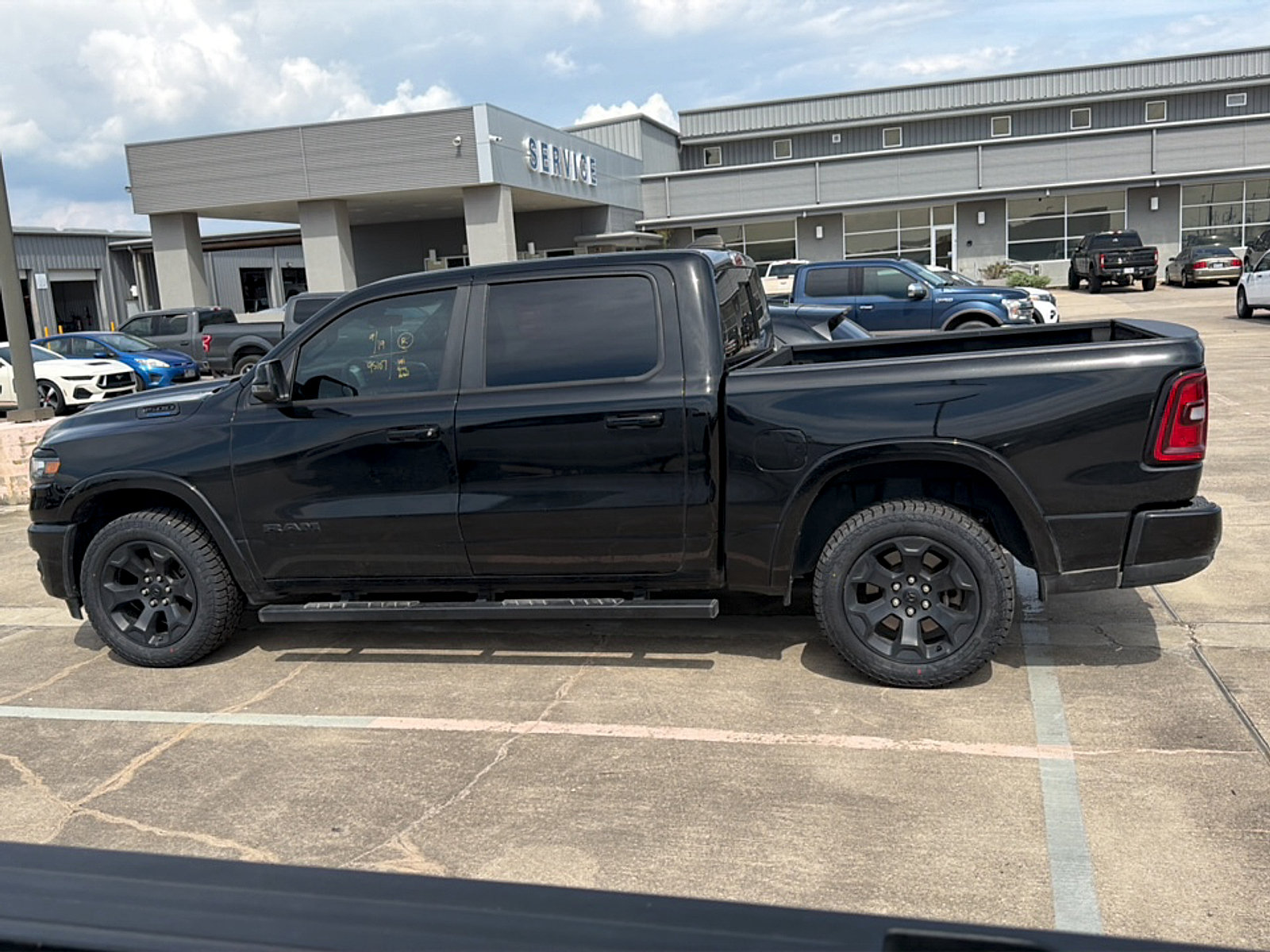 Used 2025 RAM 1500 Big Horn AWD/4WD image 4