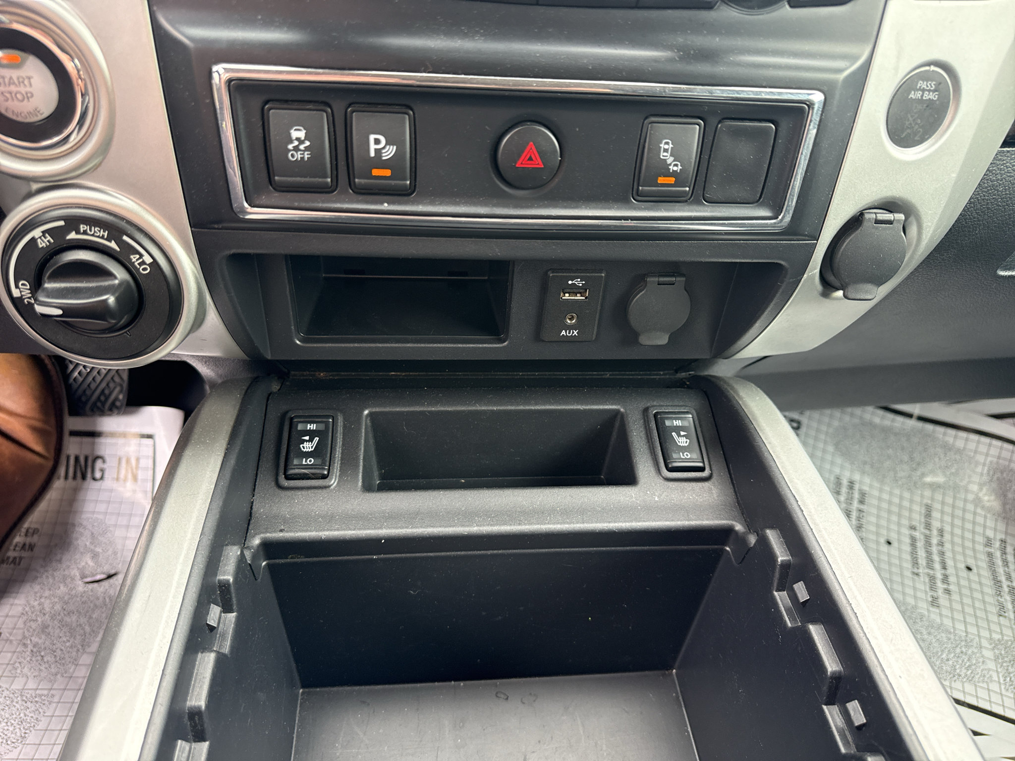 Used 2018 Nissan Titan SV w/ SV Convenience Package AWD/4WD image 16