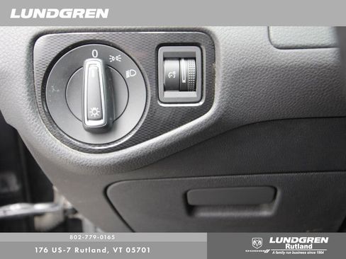 Used 2017 Volkswagen Golf 4-Door image 14