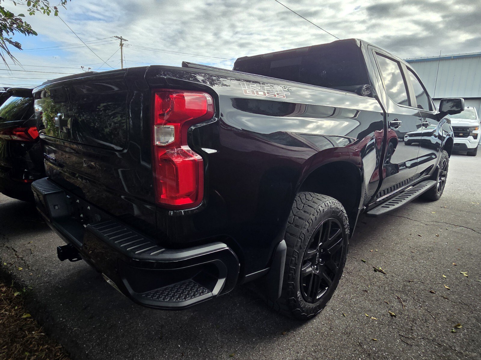 Used 2023 Chevrolet Silverado 1500 LT Trail Boss w/ LT Trail Boss Premium Package AWD/4WD image 4