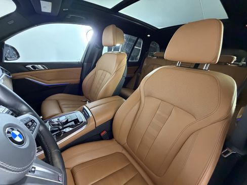 Used 2022 BMW X5 xDrive40i w/ M Sport Package image 9