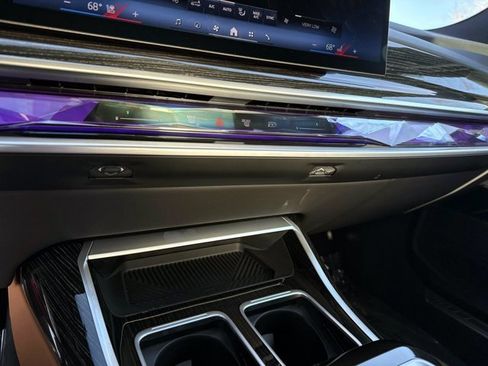 Used 2023 BMW 740i image 27