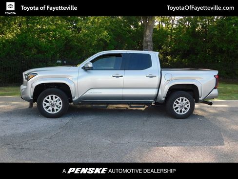 Used 2025 Toyota Tacoma SR5 AWD/4WD image 2