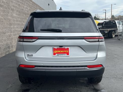 New 2026 Jeep Grand Cherokee Altitude image 7