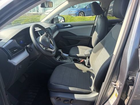 Certified 2022 Volkswagen Taos SE FWD image 9