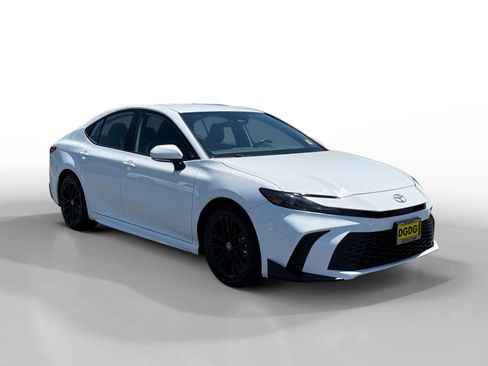 Used 2025 Toyota Camry SE FWD image 7