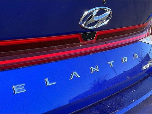 Used 2023 Hyundai Elantra Blue image 8