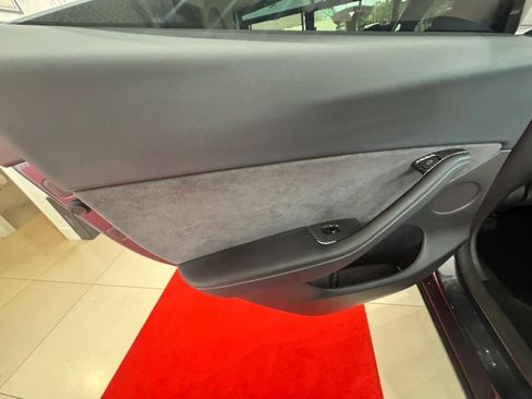 Used 2025 Tesla Model Y Long Range AWD/4WD image 27