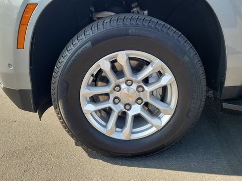 Used 2026 Chevrolet Suburban LS RWD image 24