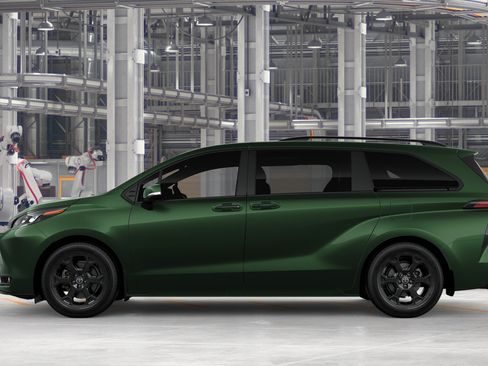 New 2026 Toyota Sienna XLE Woodland Edition AWD/4WD image 4