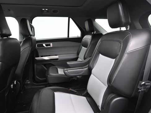 Used 2023 Ford Explorer XLT w/ Equipment Group 202A image 14