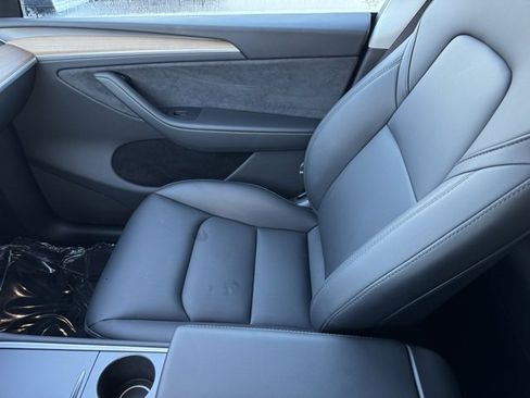 Used 2023 Tesla Model Y Long Range image 21