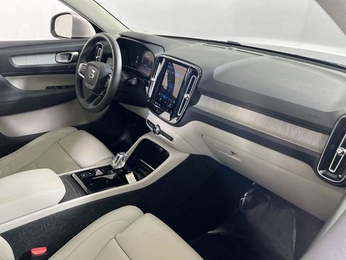 Used 2023 Volvo XC40 B4 Plus w/ Driver Assist Package FWD image 29