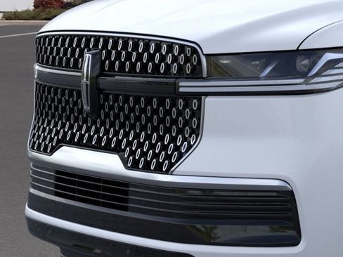 New 2026 Lincoln Navigator Reserve AWD/4WD image 17