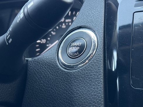 Used 2017 Nissan Rogue SV FWD image 22