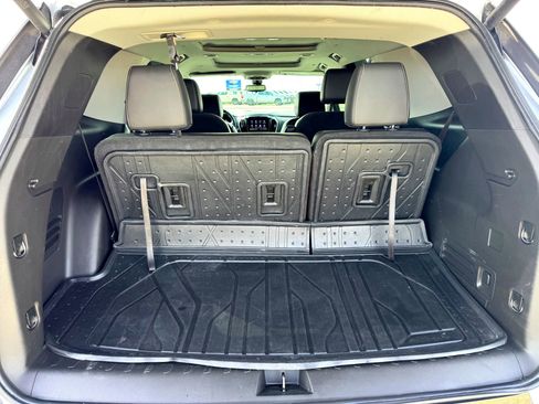 Used 2021 Chevrolet Traverse Premier w/ Redline Edition image 8