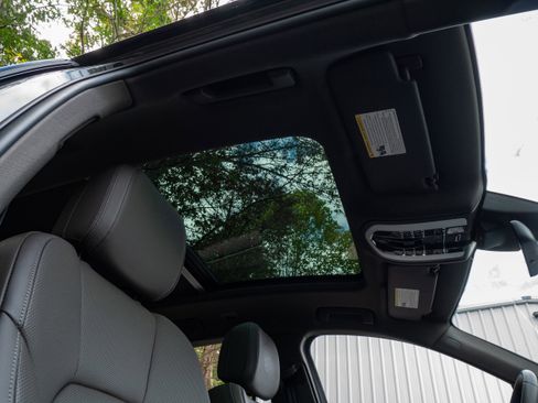 Used 2025 Porsche Macan image 41