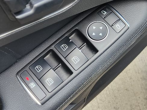 Used 2011 Mercedes-Benz E 350 BlueTEC Sedan image 22