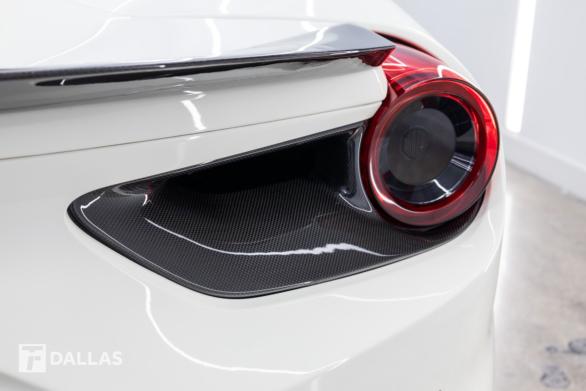 Used 2017 Ferrari 488 GTB RWD image 11