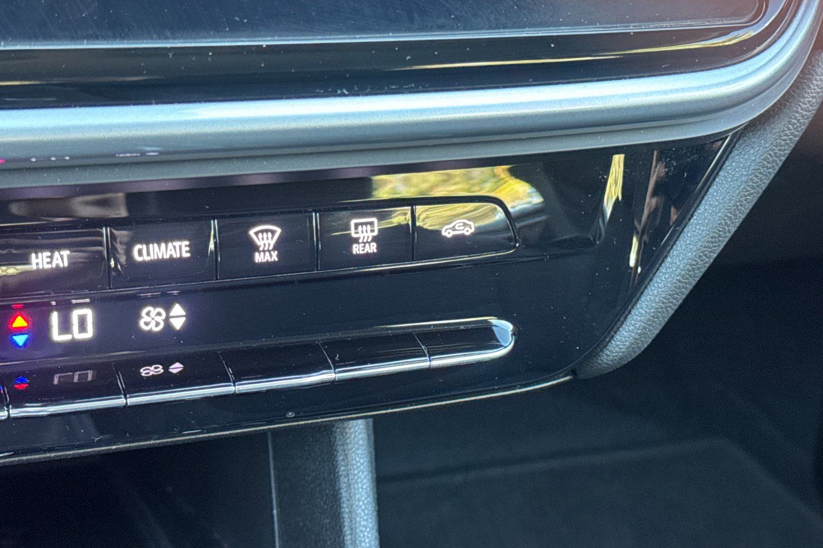 Used 2023 Chevrolet Bolt EUV LT FWD image 29