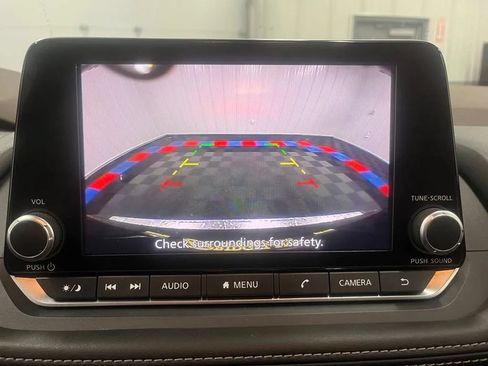 Used 2023 Nissan Rogue SV AWD/4WD image 17