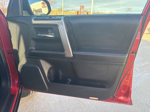 Used 2016 Toyota 4Runner SR5 image 21