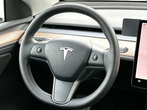 Used 2023 Tesla Model Y Long Range AWD/4WD image 27