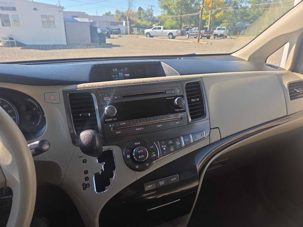 Used 2014 Toyota Sienna LE FWD image 11