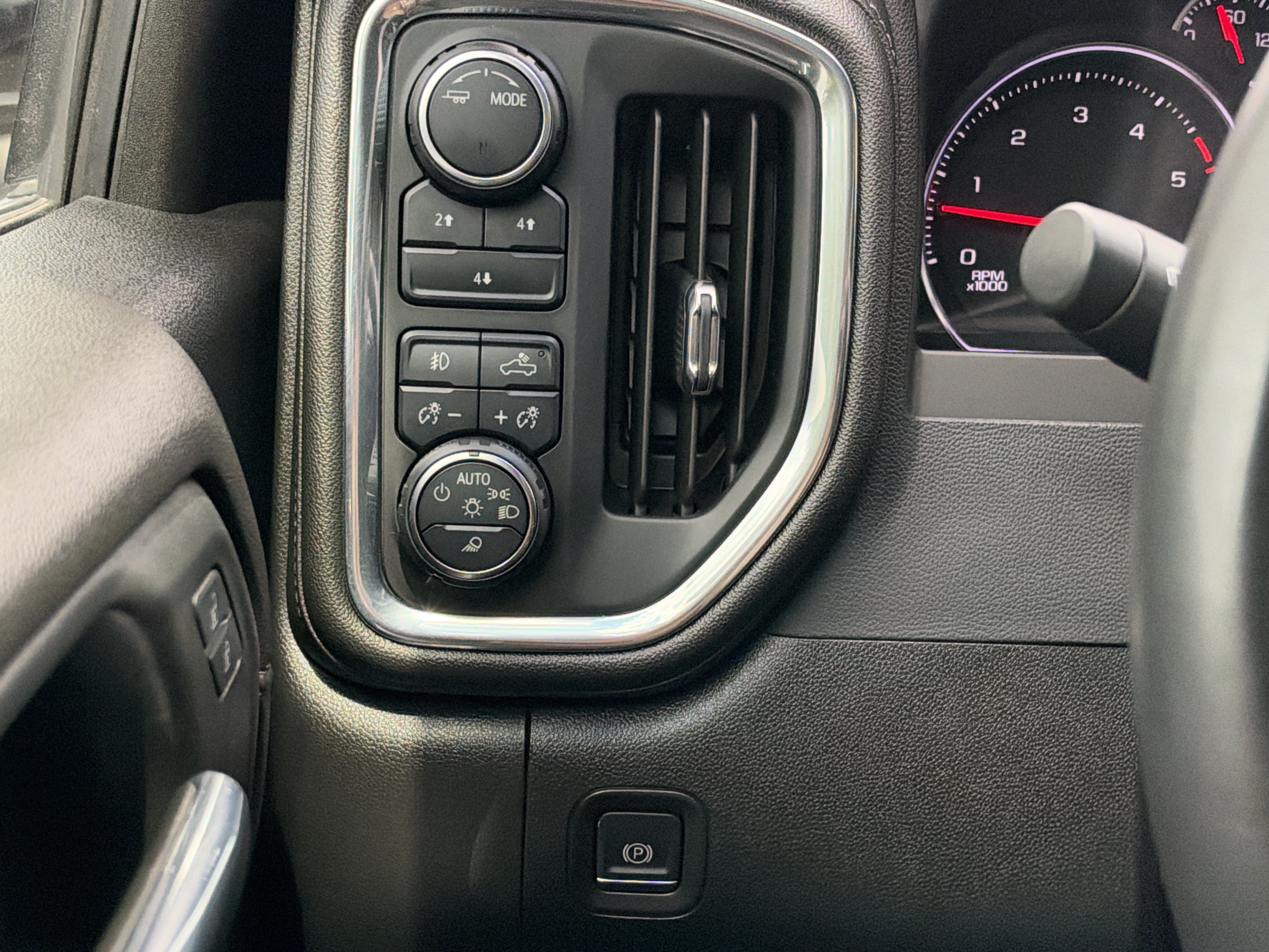 Used 2023 Chevrolet Silverado 2500 LT w/ Midnight Edition AWD/4WD image 37