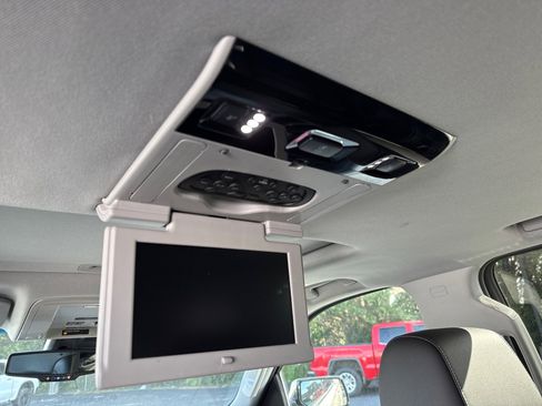 Used 2016 Chevrolet Suburban LTZ image 17