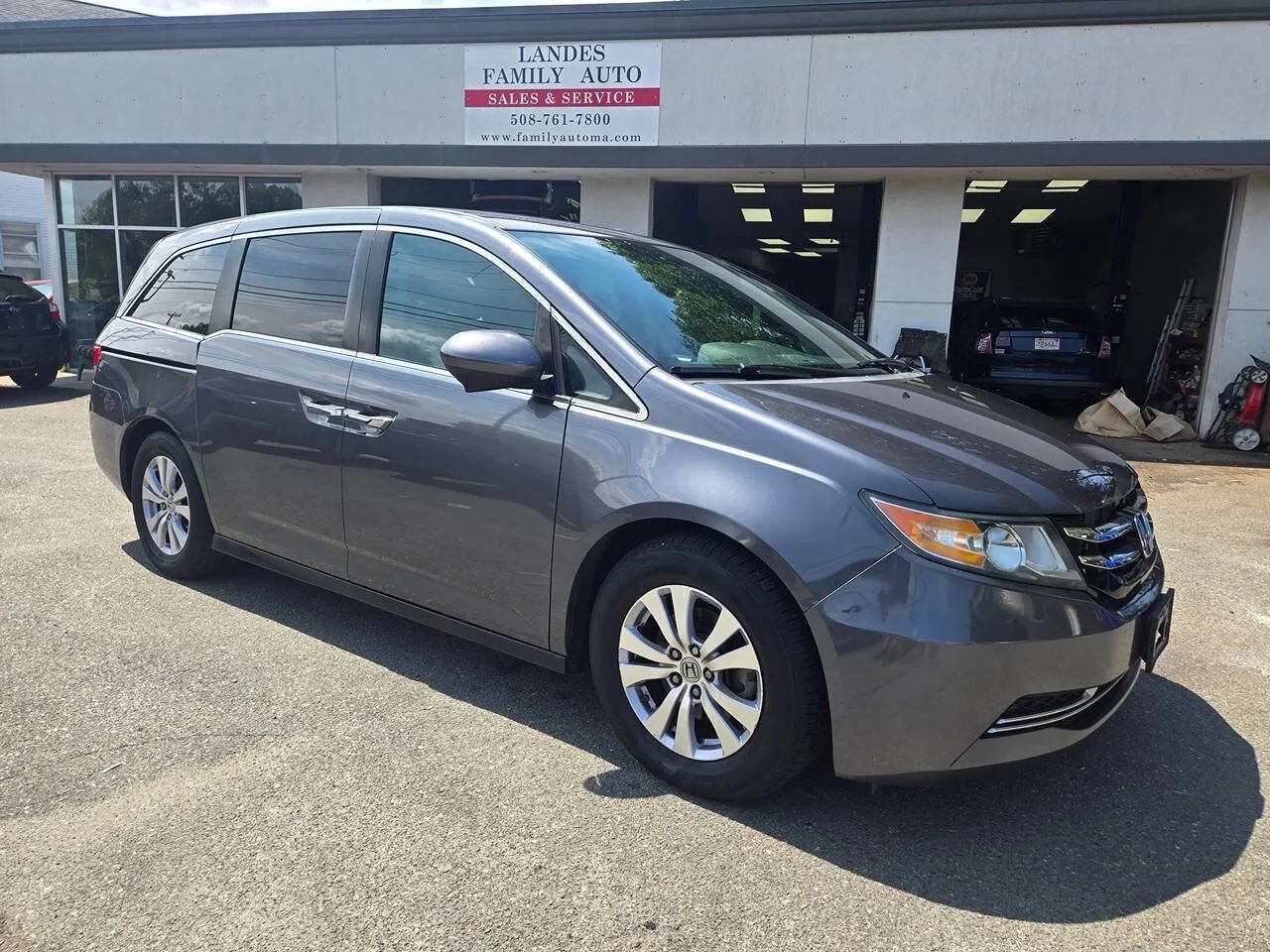Used 2017 Honda Odyssey EX image 1