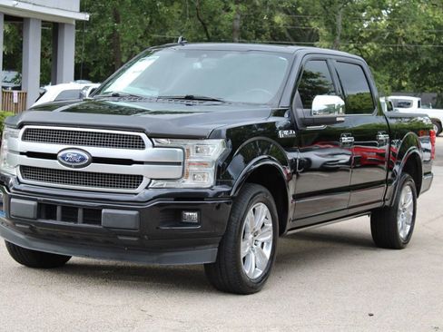 Used 2018 Ford F150 Platinum w/ Equipment Group 701A Luxury image 3