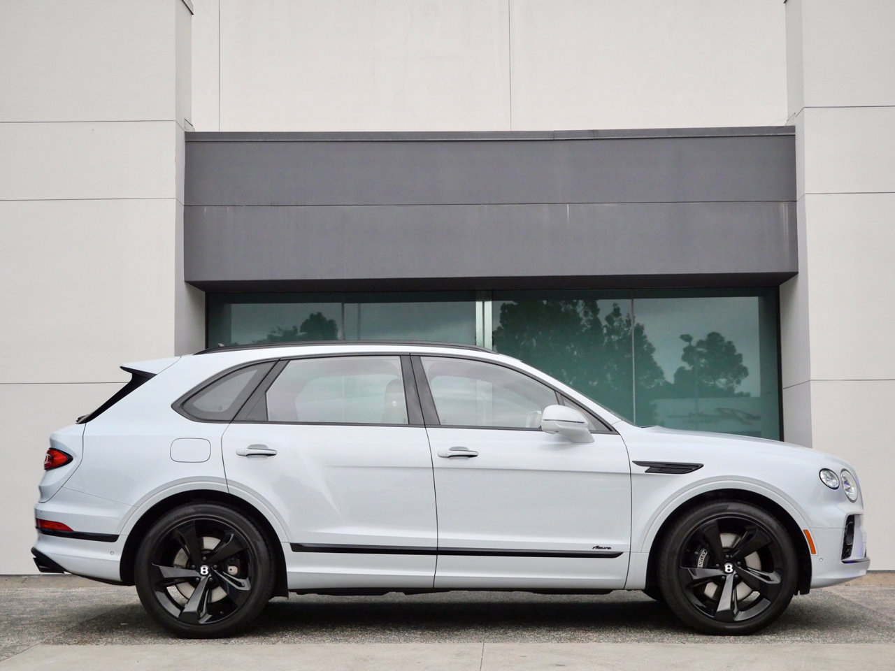 Used 2023 Bentley Bentayga AWD/4WD image 5