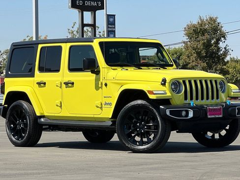 Used 2023 Jeep Wrangler Unlimited Sahara w/ Cold Weather Group AWD/4WD image 2