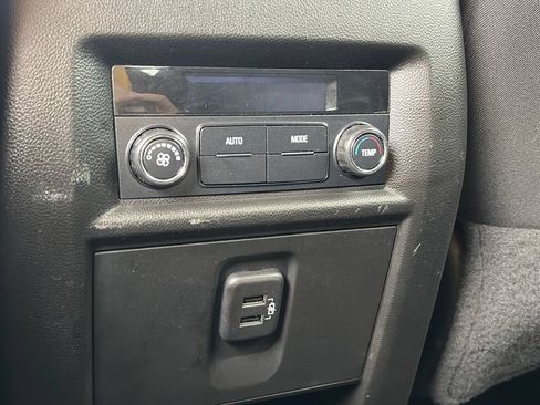 Used 2021 Chevrolet Traverse LT AWD/4WD image 9