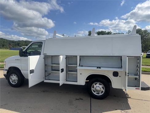 New 2026 Ford E-350 and Econoline 350 Super Duty w/ Power Equipment Group RWD image 9