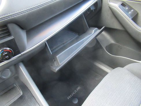 Used 2023 Nissan Rogue SV image 36