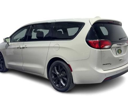 Used 2020 Chrysler Pacifica Touring w/ S Appearance Package FWD image 4