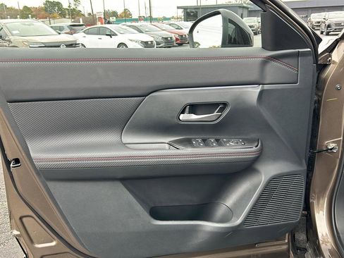 New 2026 Nissan Kicks SR w/ Cold Weather Package image 16
