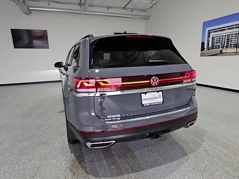 New 2026 Volkswagen Atlas SE FWD image 8