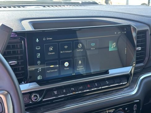 Used 2025 Chevrolet Silverado 3500 LTZ w/ LTZ Plus Package image 9