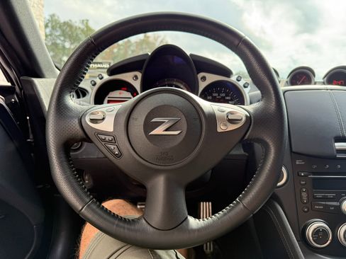 Used 2009 Nissan 370Z Touring image 27
