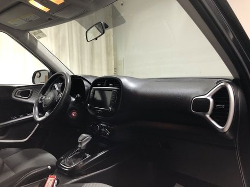 Used 2022 Kia Soul LX image 13
