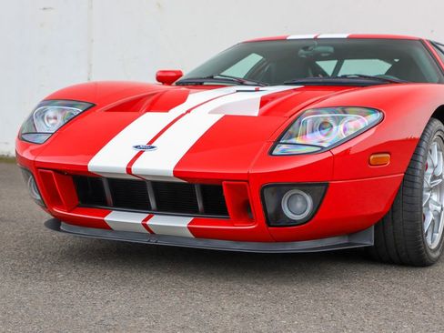 Used 2006 Ford GT RWD image 17