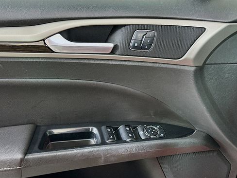 Used 2014 Ford Fusion SE w/ Equipment Group 202A image 15