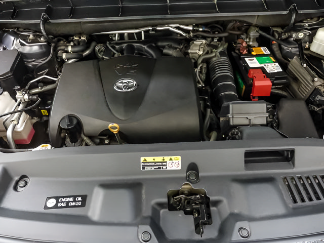 Used 2021 Toyota Highlander XLE AWD/4WD image 30